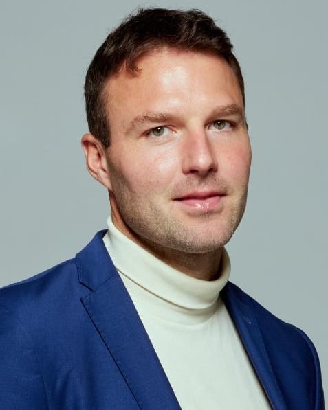 headshot of Simon Harrsen